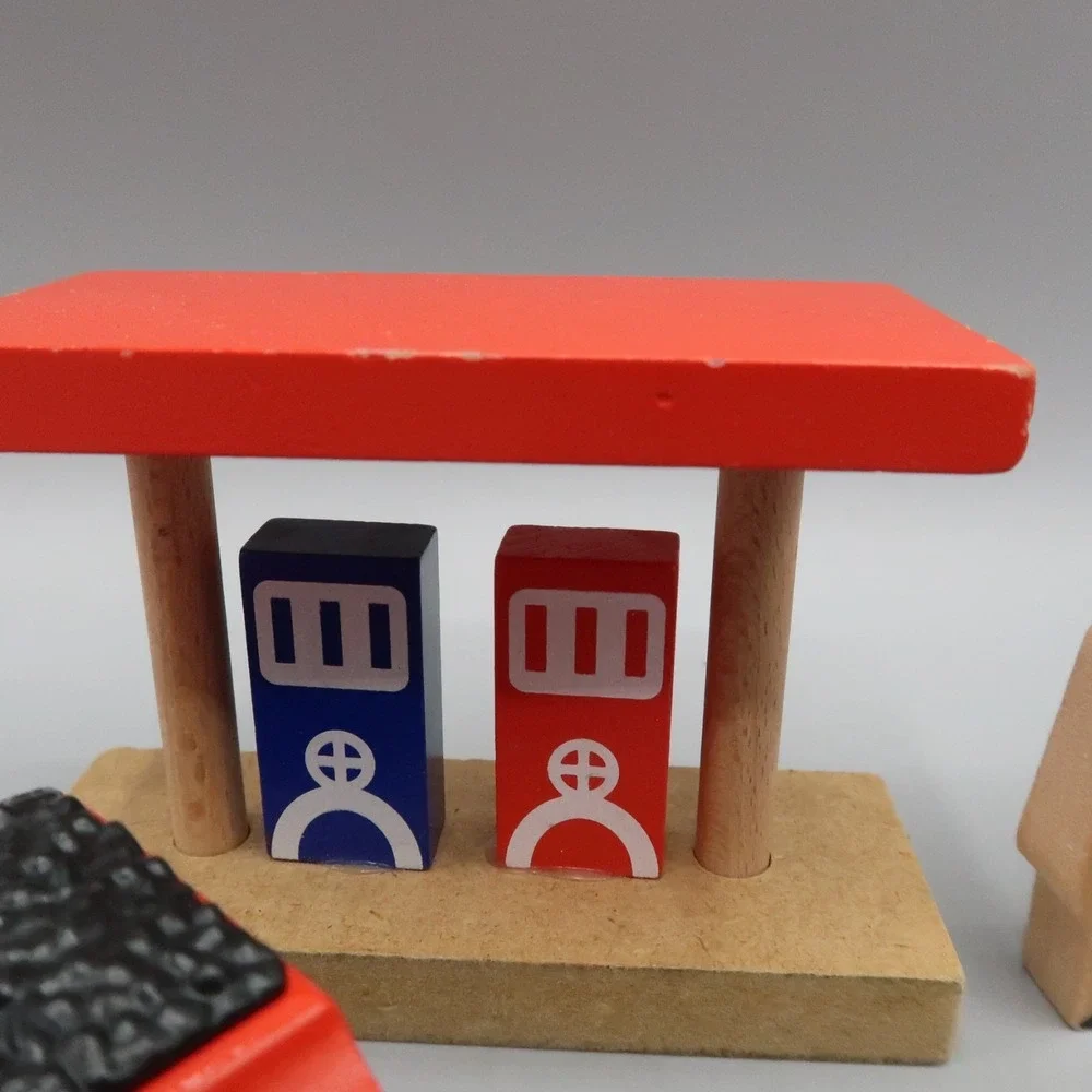 Thomas‎ & Friends Wooden Railway Rosie Harvey Tender cars Gas Pump Conductor lot